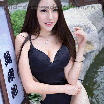 由字母组成的抽象标志
